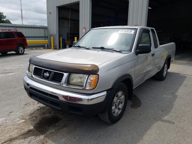 1N6DD26S9WC354310 - 1998 NISSAN FRONTIER KING CAB XE SILVER photo 2