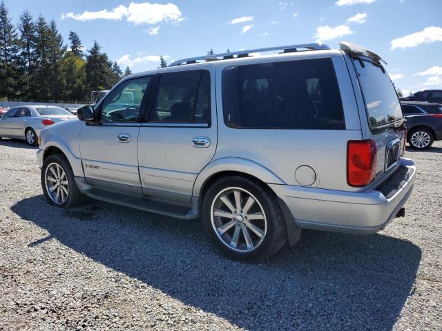 5LMFU28A6YLJ31167 - 2000 LINCOLN NAVIGATOR SILVER photo 2