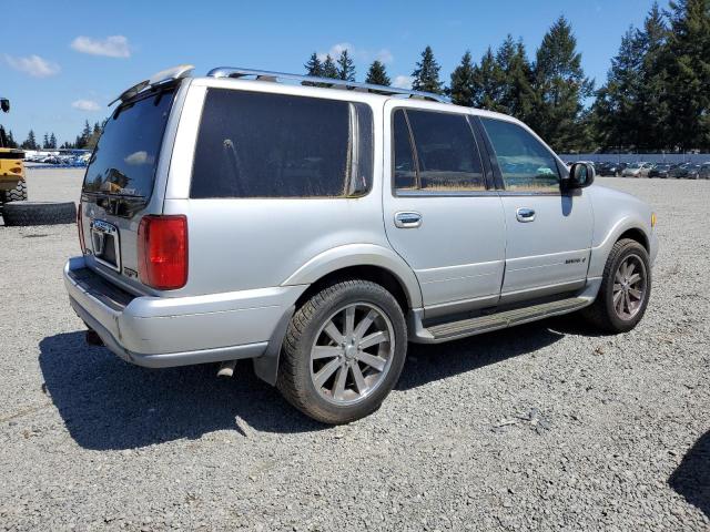 5LMFU28A6YLJ31167 - 2000 LINCOLN NAVIGATOR SILVER photo 3