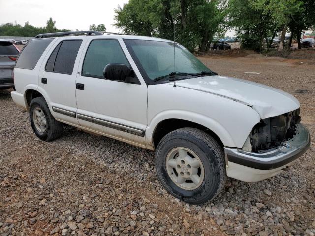 1GNDT13W2Y2338005 - 2000 CHEVROLET BLAZER WHITE photo 4