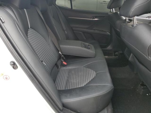 4T1B11HK9JU596491 - 2018 TOYOTA CAMRY L WHITE photo 10