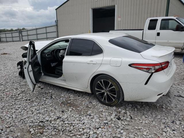 4T1B11HK9JU596491 - 2018 TOYOTA CAMRY L WHITE photo 2