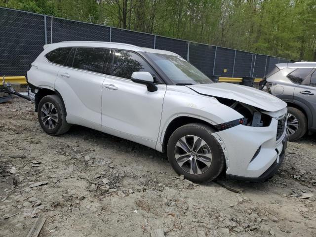 5TDGZRBHXNS591325 - 2022 TOYOTA HIGHLANDER XLE WHITE photo 4