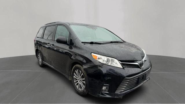 2020 TOYOTA SIENNA XLE, null