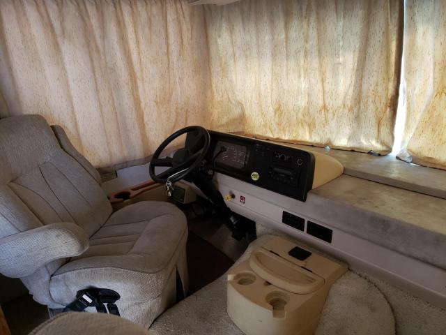 5B4LP57G023343973 - 2002 WINNEBAGO SIGHTSEER P3500 CREAM photo 5