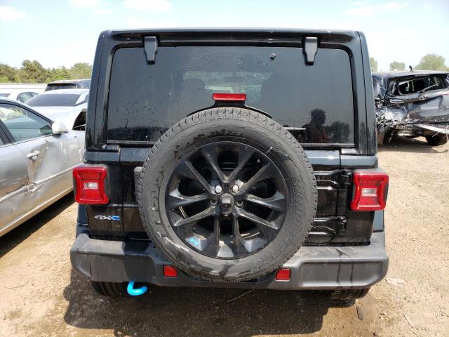 1C4JJXP61NW275563 - 2022 JEEP WRANGLER U SAHARA 4XE BLACK photo 6