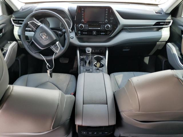 5TDGZRBH1NS582173 - 2022 TOYOTA HIGHLANDER XLE SILVER photo 8