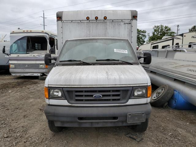 1FDWE35L04HA15911 - 2004 FORD ECONOLINE E350 SUPER DUTY CUTAWAY VAN WHITE photo 5