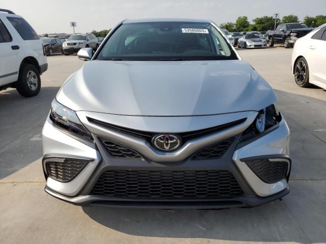 4T1G11AK3PU148238 - 2023 TOYOTA CAMRY SE NIGHT SHADE SILVER photo 5