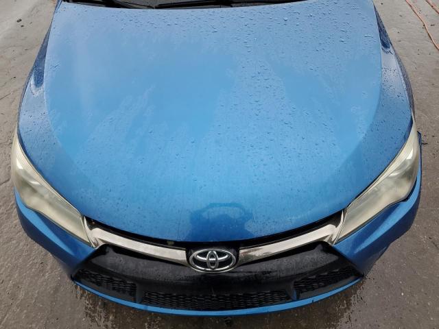 4T1BF1FK8GU566833 - 2016 TOYOTA CAMRY LE BLUE photo 11