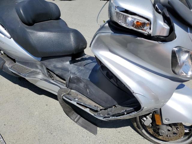 JS1CP51A852101967 - 2005 SUZUKI AN650 K3 SILVER photo 9