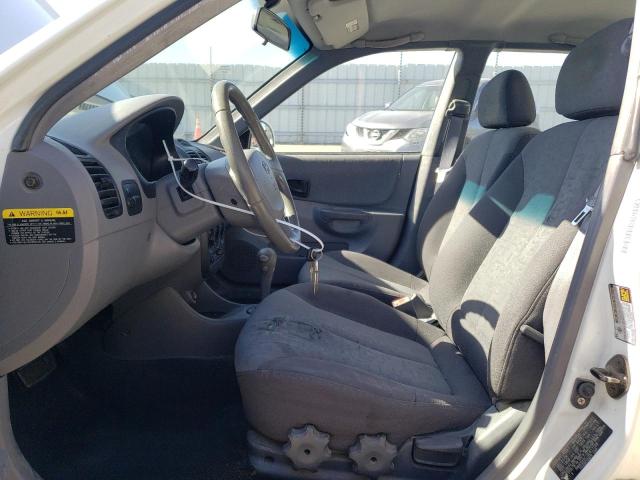 KMHCG45C15U617728 - 2005 HYUNDAI ACCENT GL WHITE photo 7