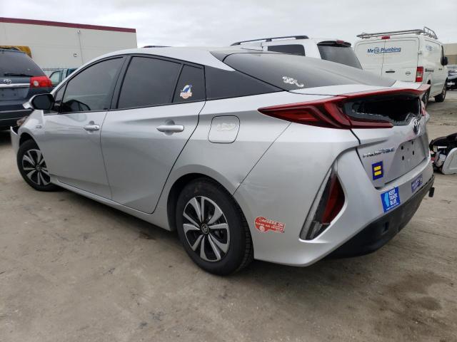 JTDKARFP1J3073926 - 2018 TOYOTA PRIUS PRIM SILVER photo 2