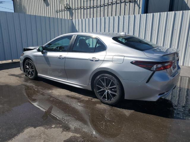 4T1G11AK1PU839591 - 2023 TOYOTA CAMRY SE NIGHT SHADE SILVER photo 2