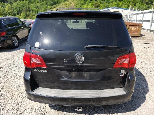 2C4RVABG6CR151945 - 2012 VOLKSWAGEN ROUTAN SE BLACK photo 6