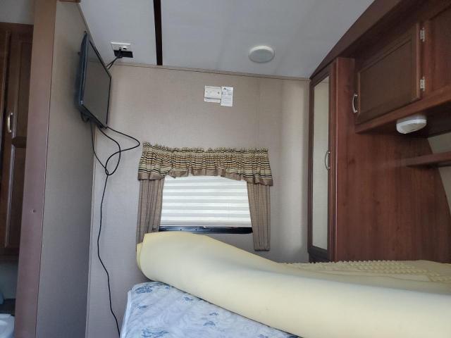 4YDT27328FB453578 - 2015 KEYSTONE OUTBACK TWO TONE photo 9