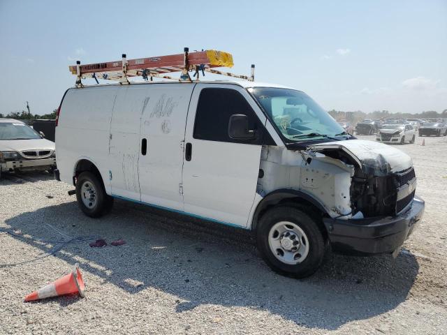 1GCWGAFFXG1118231 - 2016 CHEVROLET EXPRESS G2 WHITE photo 4