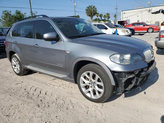 5UXZV8C58BL417395 - 2011 BMW X5 XDRIVE50I GRAY photo 4