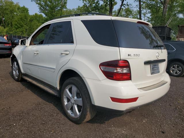 4JGBB8GB8BA694728 - 2011 MERCEDES-BENZ ML 350 4MATIC WHITE photo 2