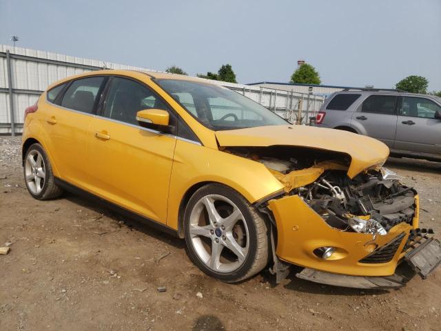 1FAHP3N26CL293289 - 2012 FORD FOCUS TITANIUM YELLOW photo 4