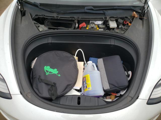 5YJ3E1EB0JF122309 - 2018 TESLA MODEL 3 WHITE photo 11