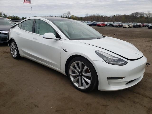 5YJ3E1EB0JF122309 - 2018 TESLA MODEL 3 WHITE photo 4