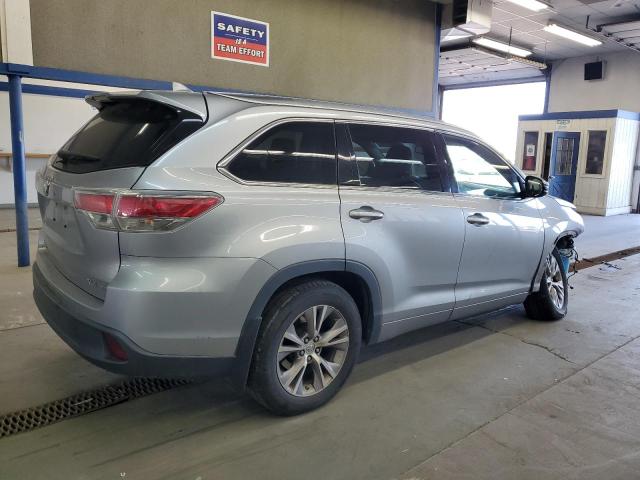 5TDJKRFHXFS114609 - 2015 TOYOTA HIGHLANDER XLE 银色 照片 3