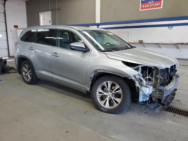 5TDJKRFHXFS114609 - 2015 TOYOTA HIGHLANDER XLE 银色 照片 4