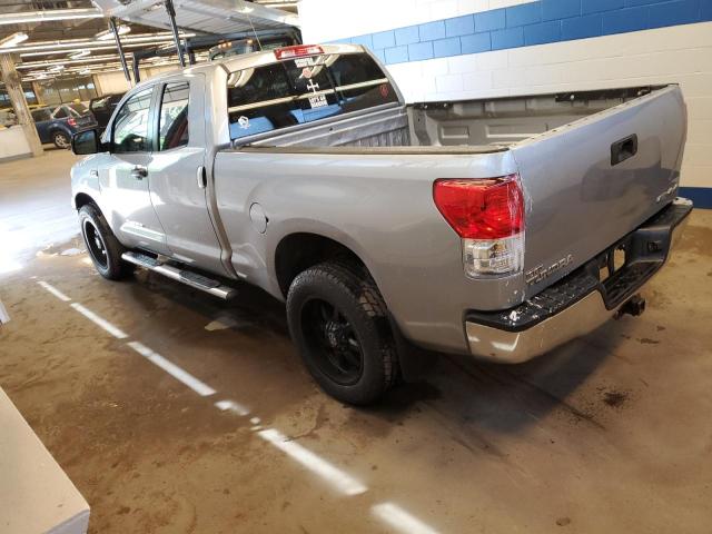 5TFUW5F19AX097592 - 2010 TOYOTA TUNDRA DOUBLE CAB SR5 SILVER photo 2