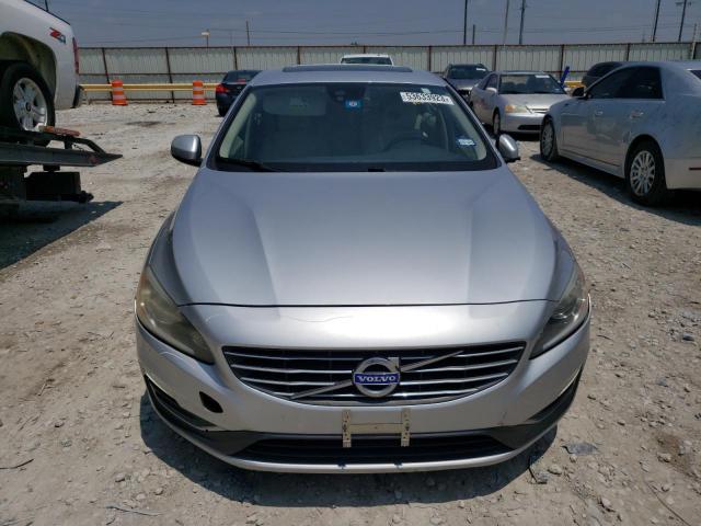 YV140MFD1F1318841 - 2015 VOLVO S60 PLATINUM SILVER photo 5