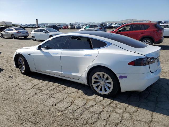 5YJSA1E24JF281812 - 2018 TESLA MODEL S თეთრი ფოტო 2