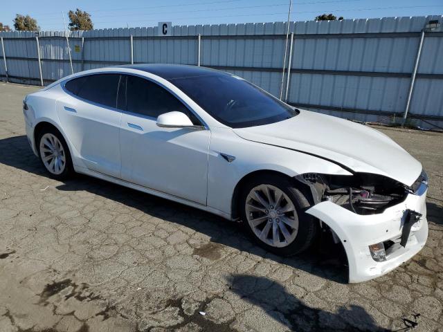5YJSA1E24JF281812 - 2018 TESLA MODEL S თეთრი ფოტო 4