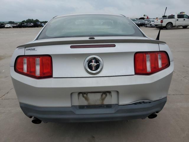 1ZVBP8AM3C5231077 - 2012 FORD MUSTANG SILVER photo 6
