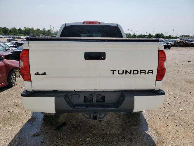 5TFDW5F11HX631744 - 2017 TOYOTA TUNDRA CREWMAX SR5 WHITE photo 6