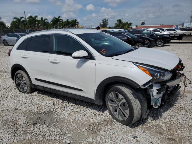 KNDCC3LGXN5134684 - 2022 KIA NIRO S WHITE photo 4