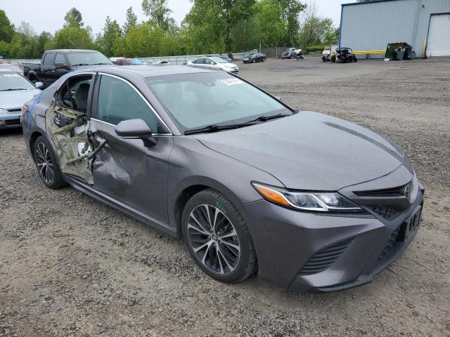 4T1B11HK6JU522221 - 2018 TOYOTA CAMRY L GRAY photo 4