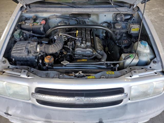 2CNBJ13C6Y6944904 - 2000 CHEVROLET TRACKER SILVER photo 11