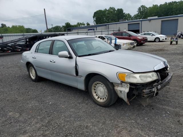 1LNHM81WX1Y733793 - 2001 LINCOLN TOWN CAR EXECUTIVE SILVER photo 4