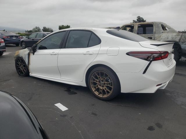 4T1T11AK5RU259794 - 2024 TOYOTA CAMRY SE NIGHT SHADE WHITE photo 2