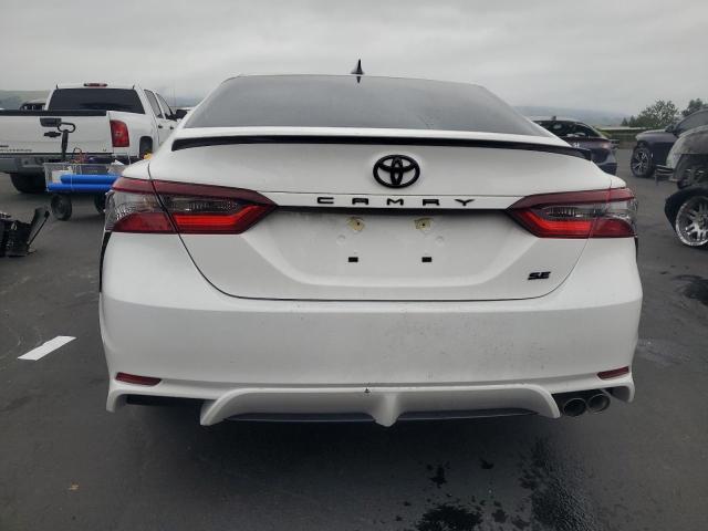 4T1T11AK5RU259794 - 2024 TOYOTA CAMRY SE NIGHT SHADE WHITE photo 6