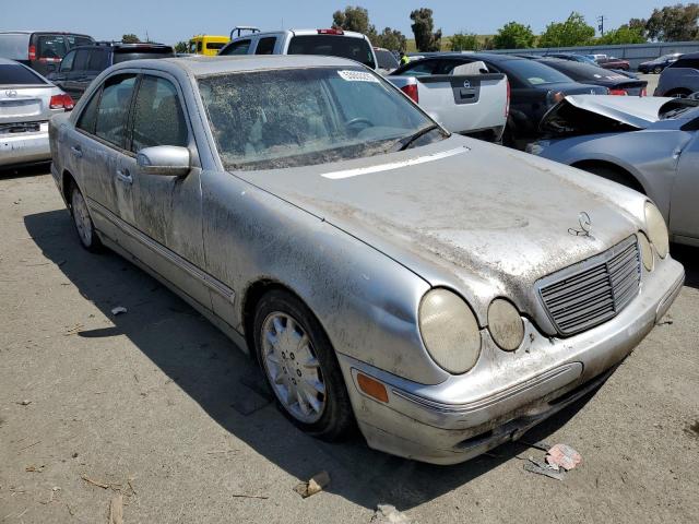 WDBJF65J51B181463 - 2001 MERCEDES-BENZ E-CLASS 320 SILVER photo 4