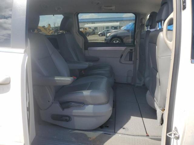 2C4RVABG7CR393580 - 2012 VOLKSWAGEN ROUTAN SE WHITE photo 11