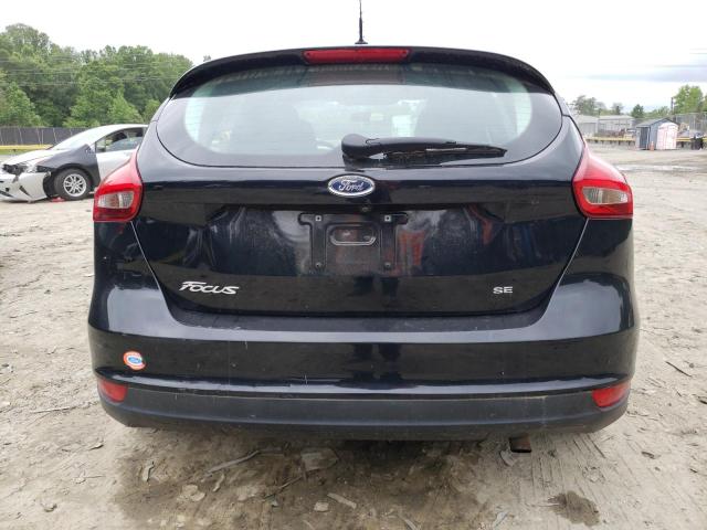 1FADP3K29GL394304 - 2016 FORD FOCUS SE BLACK photo 6