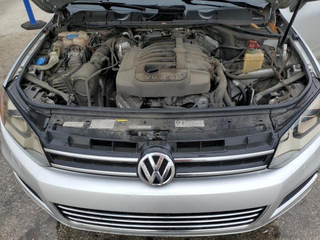 WVGEF9BP3DD009093 - 2013 VOLKSWAGEN TOUAREG V6 SILVER photo 11