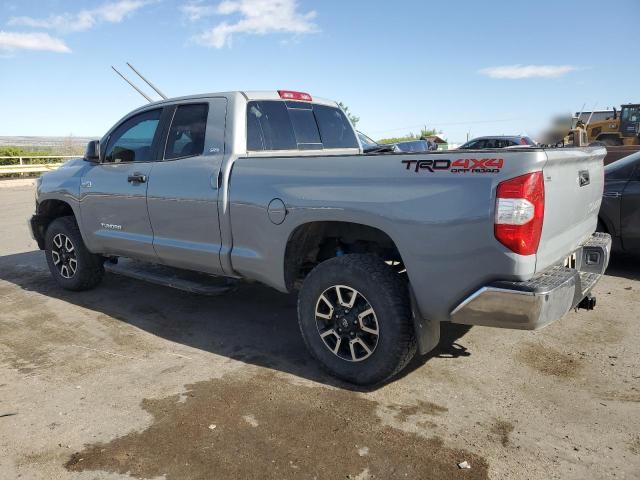 5TFUY5F19KX801253 - 2019 TOYOTA TUNDRA DOUBLE CAB SR/SR5 GRAY photo 2