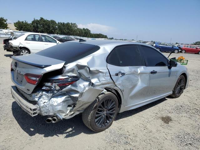 4T1G11AK1MU415386 - 2021 TOYOTA CAMRY SE SILVER photo 3