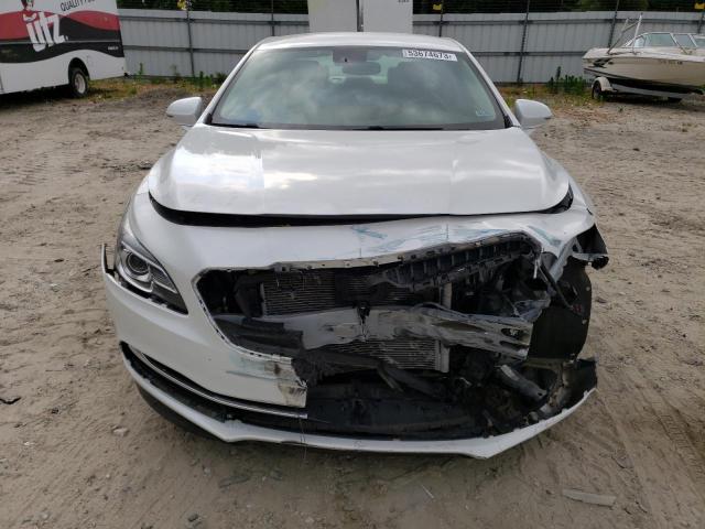 1G4ZR5SSXHU171542 - 2017 BUICK LACROSSE PREMIUM WHITE photo 5