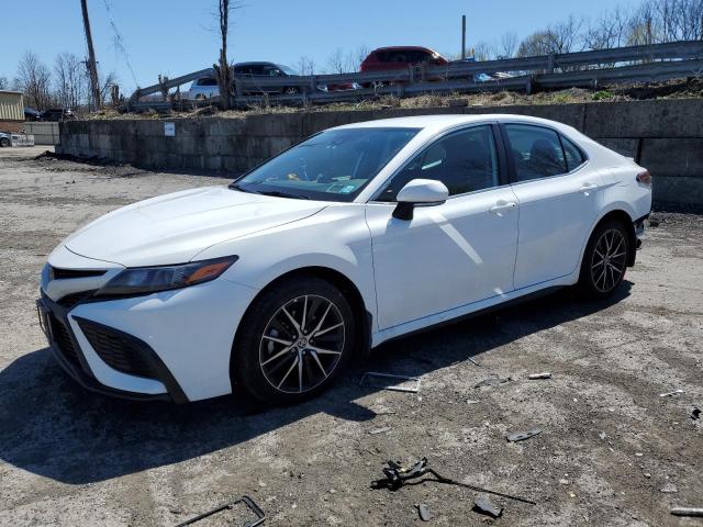 4T1G11AKXPU815080 - 2023 TOYOTA CAMRY SE NIGHT SHADE WHITE photo 1