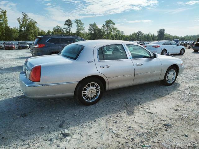 2LNBL8CV2AX752965 - 2010 LINCOLN TOWN CAR SIGNATURE LIMITED SILVER photo 3