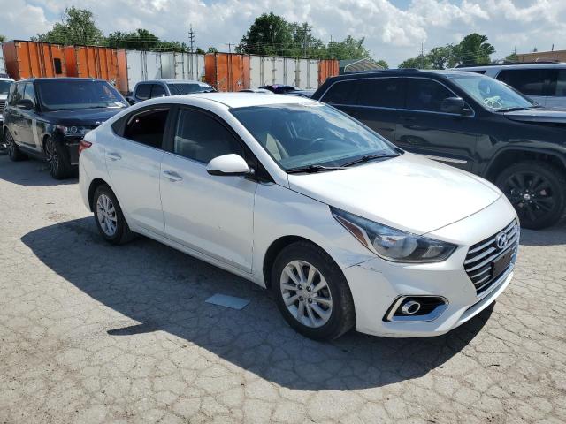 3KPC24A36KE049883 - 2019 HYUNDAI ACCENT SE WHITE photo 4